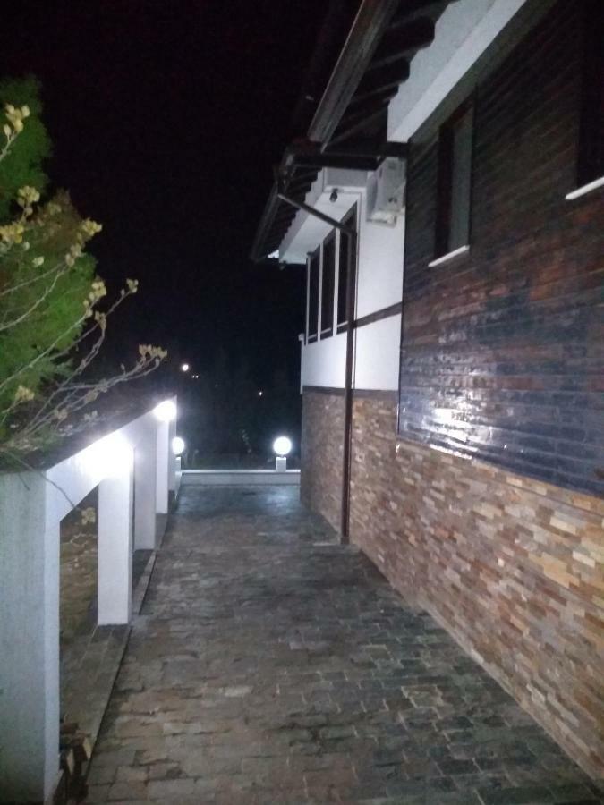 Къща За Гости "Мечта" Lyutibrod Exterior foto